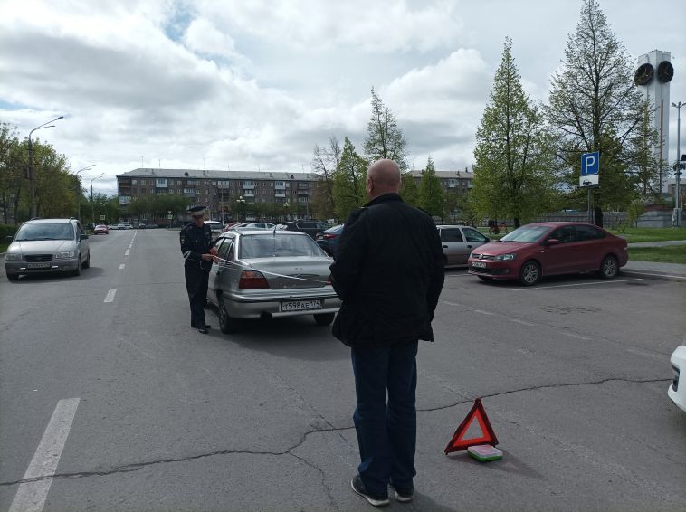 В Магнитогорске восьмилетний мальчик выбежал на дорогу прямо под колеса машины