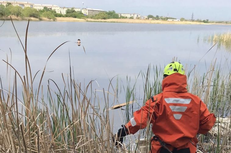 В Челябинской области спасатели достали из воды женщину с сильным переохлаждением
