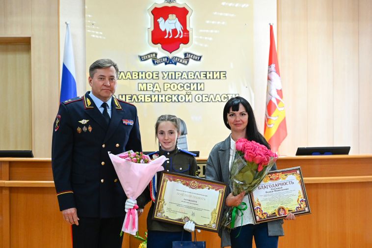 Министр внутренних дел наградил 13-летнюю девочку из Магнитогорска, которая помогла задержать преступника