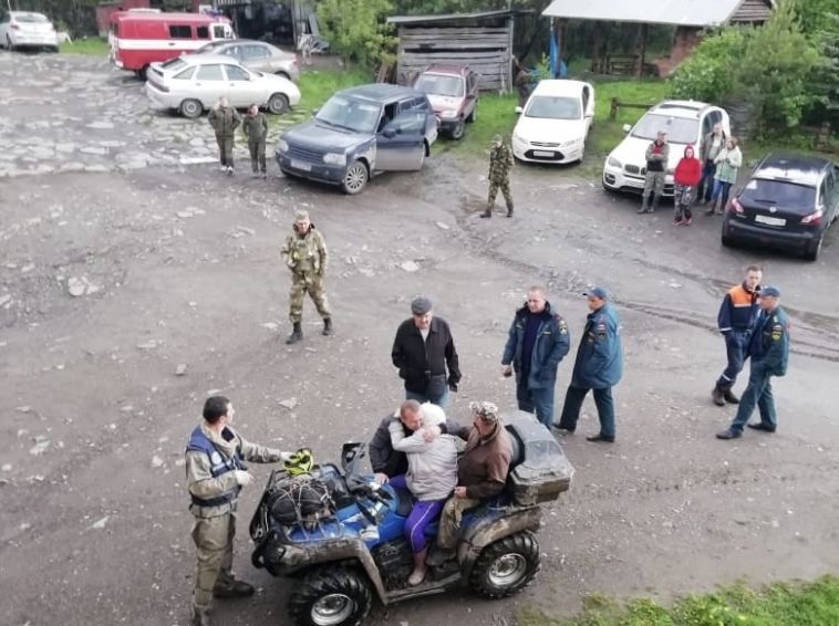 Живы-здоровы. В Челябинской области спасатели нашли потерявшихся в лесу пенсионеров