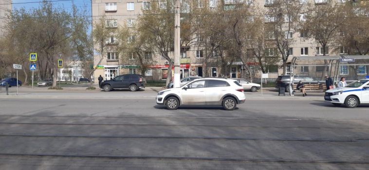 В Магнитогорске разыскивают очевидцев ДТП, в котором сбили девушку на трамвайной остановке