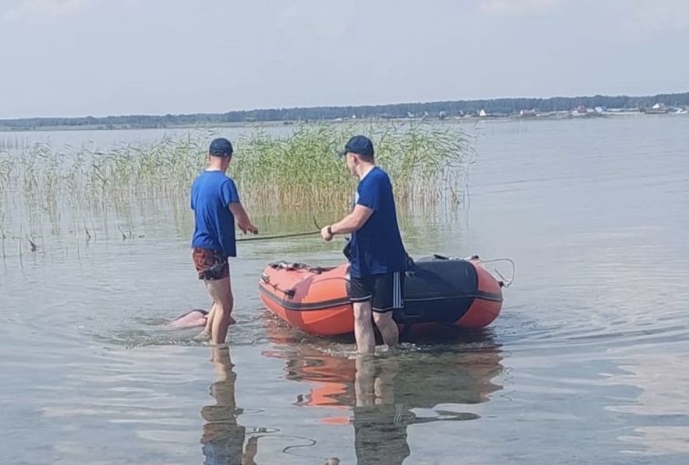 На озере в Челябинской области нашли утонувшего мужчину