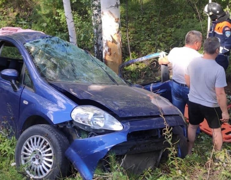 В Челябинской области спасатели вызволили семью из ДТП и достали мужчину, сорвавшегося с обрыва