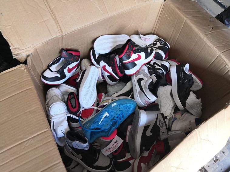 В Челябинской области пресекли ввоз пяти тысяч пар обуви