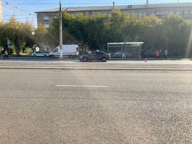 В Магнитогорске автомобилист сбил пенсионерку, которая шла к трамваю