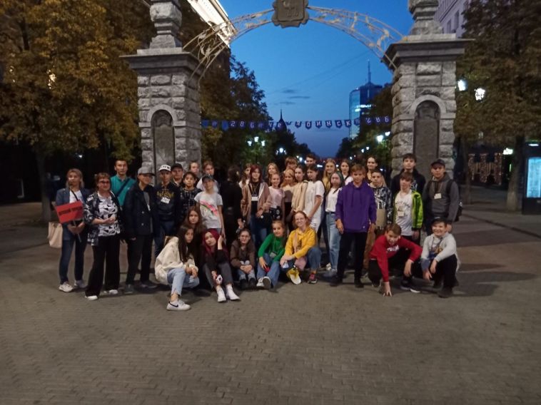 Одарённые школьники Магнитогорска отправились на экскурсию в Челябинск