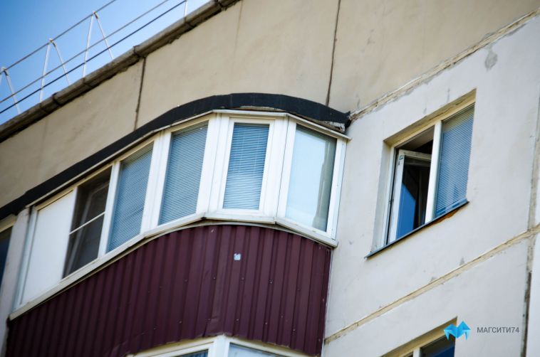 Жительница Челябинской области оказалась заперта на балконе