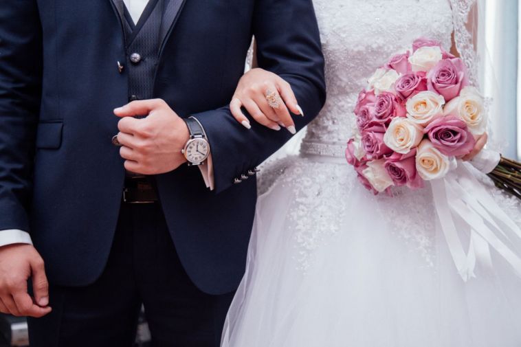 Свадьбы онлайн: южноуральцы стали больше звонить и качать в ЗАГСах