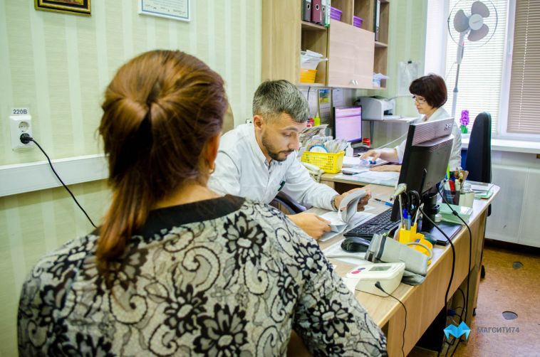 Зарплату медикам в Челябинской области увеличат