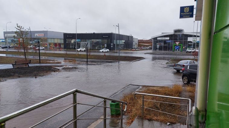 Магнитогорцы поделились фото затопленных улиц после вчерашнего ливня