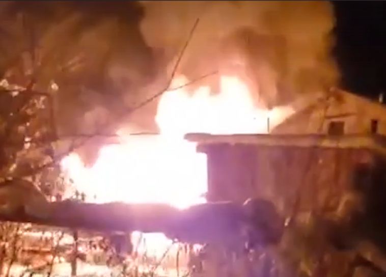 В Челябинской области сотрудники ДПС спасли семью из пожара