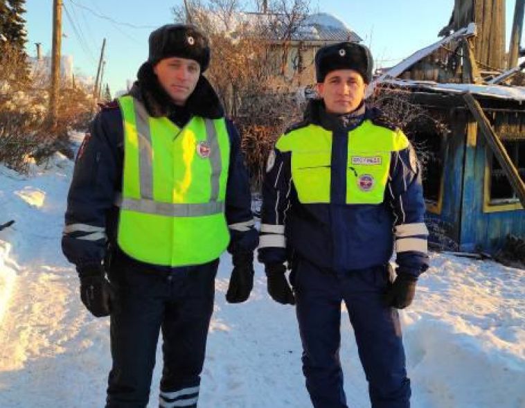 Спасли семью из пожара! На Южном Урале наградят инспекторов ДПС