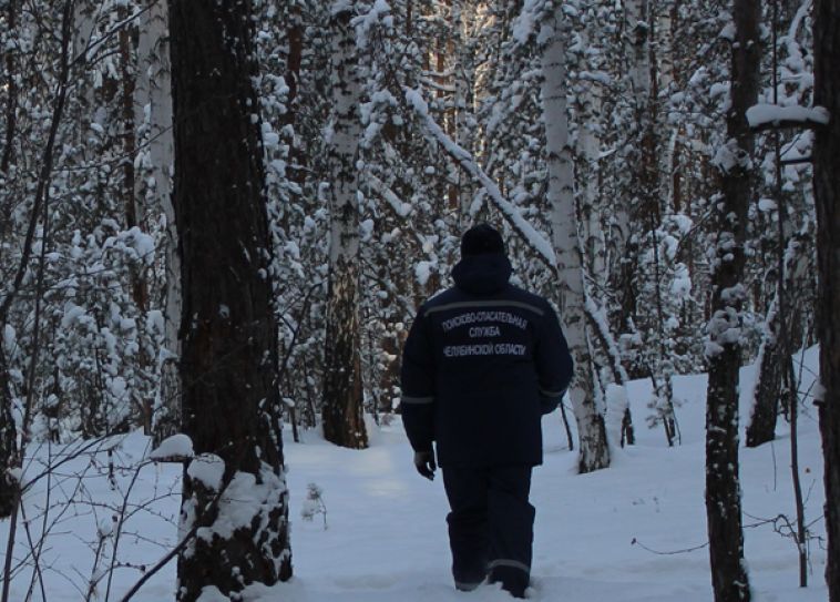 Обнаружили по следам на снегу. Спасатели всю ночь искали южноуральцев, устроивших небезопасных поход