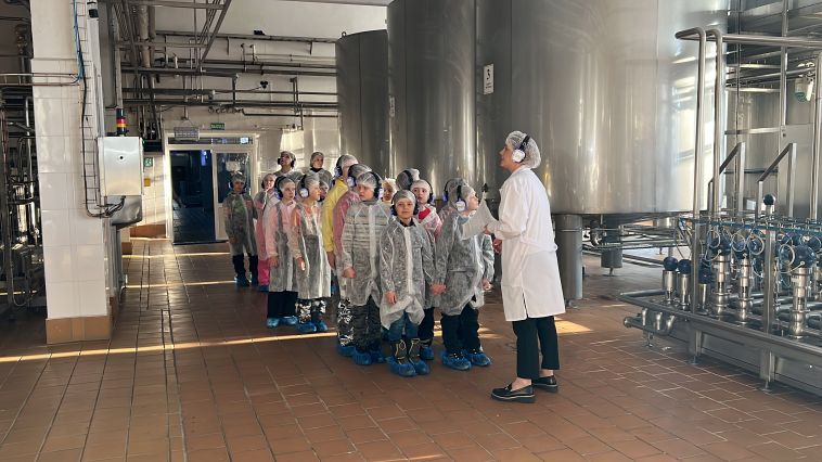 Интересно и вкусно: магнитогорские школьники побывали на экскурсии в цехах молочного завода