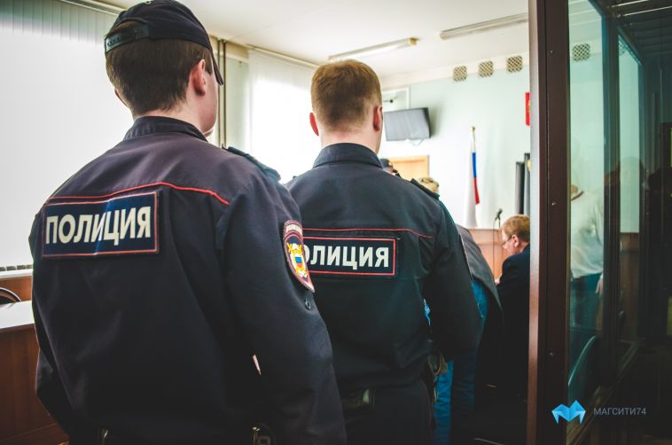 В Челябинской области подсудимый сбежал из-под стражи, ранив конвоиров