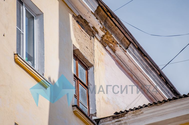«Беспредел с капитальным ремонтом». Жительница Магнитогорска пожаловалась губернатору на испорченные стены и потолок в своём жилье