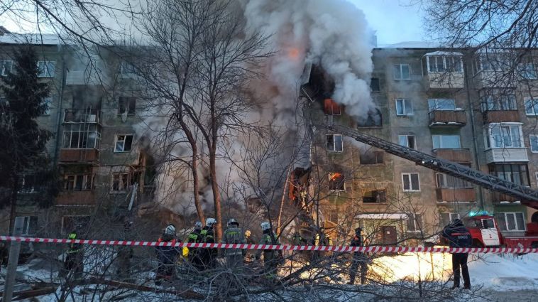 Есть погибшие. В Новосибирске подъезд пятиэтажки обрушился в результате взрыва газа