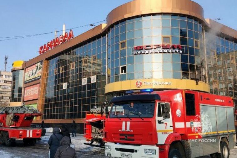 В одном из торговых центров Челябинска произошел пожар