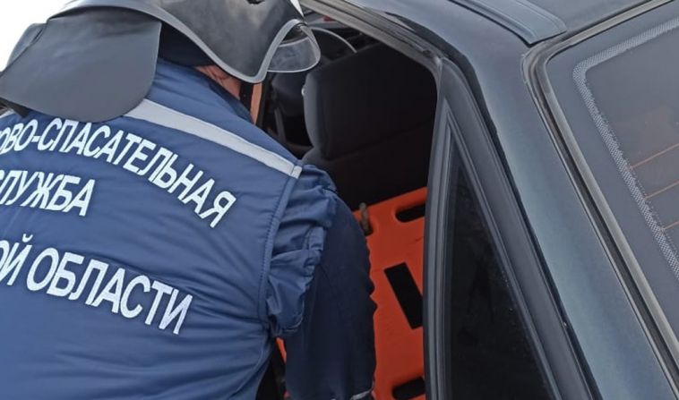 Водитель серьезно пострадал: две легковушки столкнулись на дороге в магнитогорский аэропорт