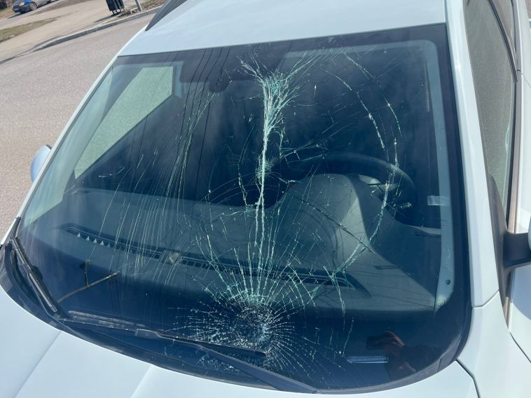 В Магнитогорске подросток на самокате попал под колёса автомобиля