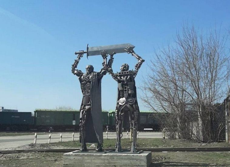 В Рязани демонтировали пародию на памятник «Тыл-фронту», которая возмутила магнитогорцев