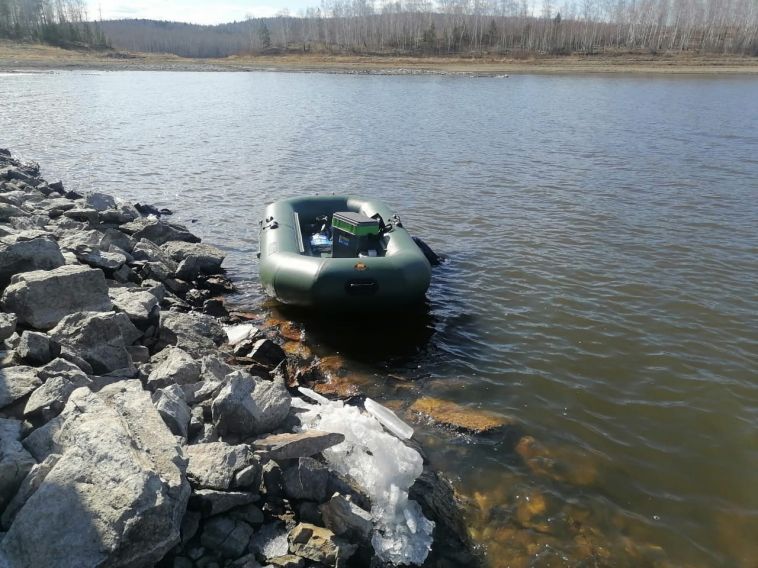 Дрейфовала пустая лодка: спасатели нашли тело южноуральца, пропавшего на рыбалке