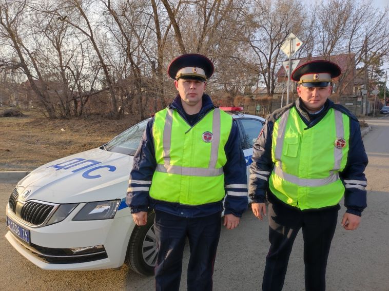 В Магнитогорске сотрудники ГИБДД помогли доставить ребенка в больницу