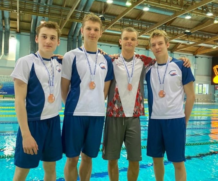 Юные пловцы из Магнитогорска выиграли три бронзы в Чемпионате России по плаванию