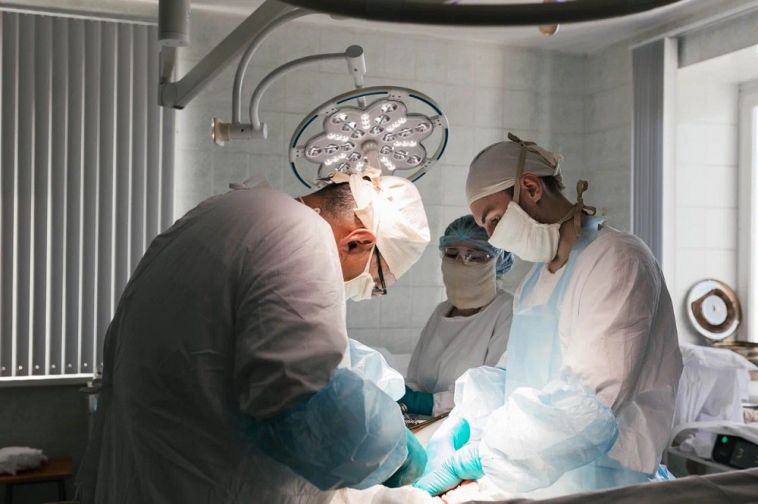 Удалили матку и лимфоузлы без разрезов: магнитогорские онкологи провели уникальную операцию