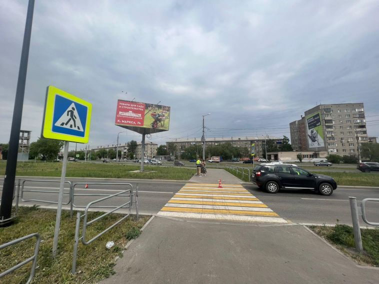 Магнитогорец на пешеходном переходе сбил женщину на электросамокате