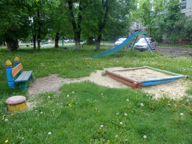 В Челябинске мальчик остался без пальца на детской площадке