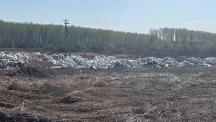 «Токсичные отходы»: под Челябинском образовалась огромная стихийная свалка