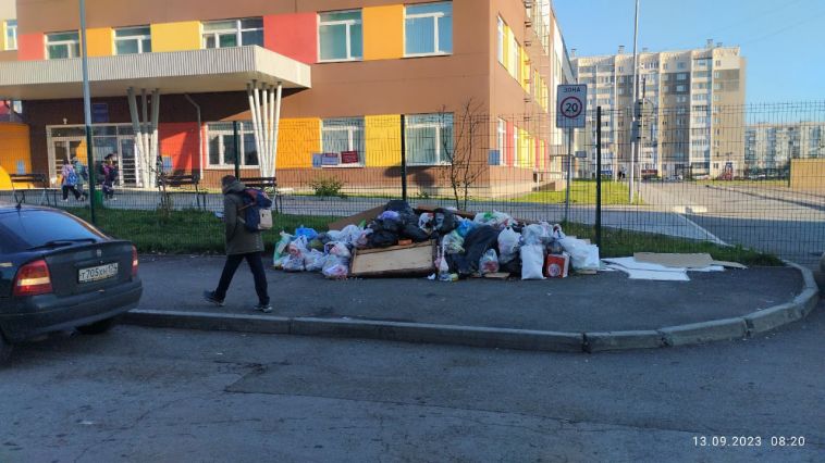 Складирование отходов запрещено: в Центре коммунального сервиса прокомментировали ситуацию со свалкой у магнитогорской школы