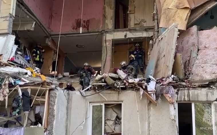 В результате повторного обрушения стены в доме в Балашихе погибли два спасателя