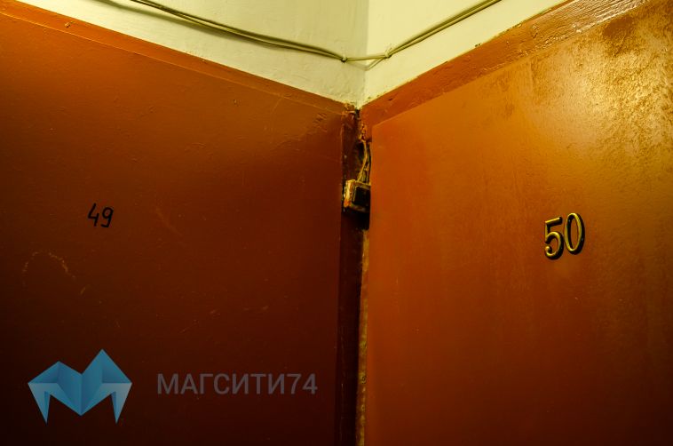 На Южном Урале злоумышленники проникли в чужую квартиру и вынесли деньги