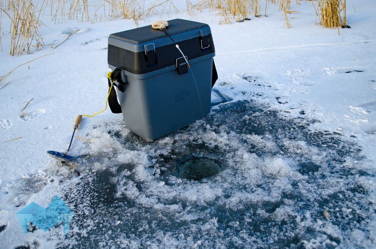 В Агаповском районе из-подо льда достали тело пропавшего рыбака