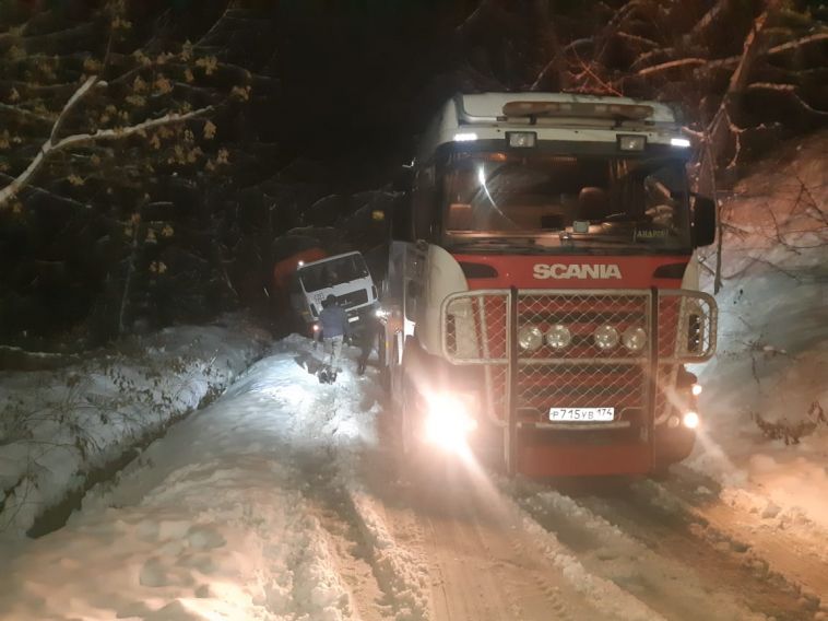 В Магнитогорске коммунальщики не смогли вывезти мусор из-за снегопада
