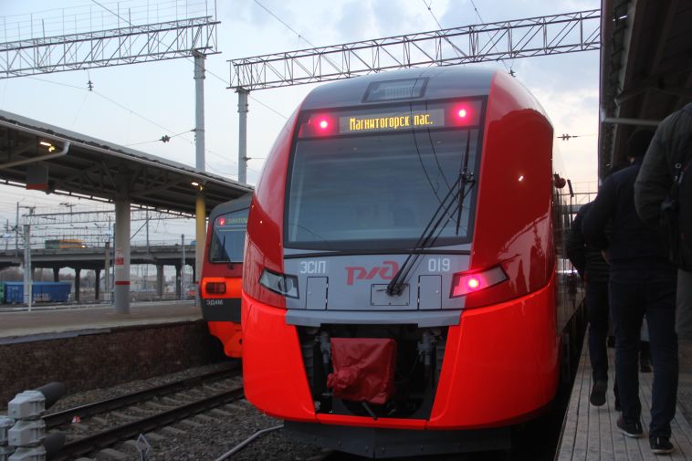Электропоезд «Ласточка» встал на пути из Магнитогорска в Челябинск