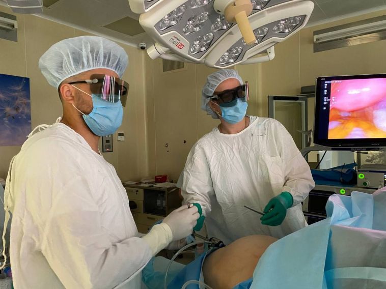 Челябинские врачи впервые провели лапароскопическую операцию с 3D-визуализацией
