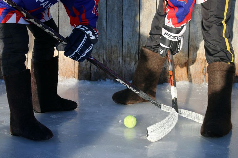 В Магнитогорске женские команды сыграют в хоккей в валенках