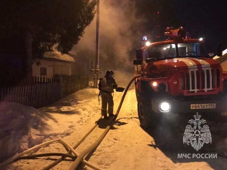 В Челябинской области пенсионер погиб при пожаре в частном доме