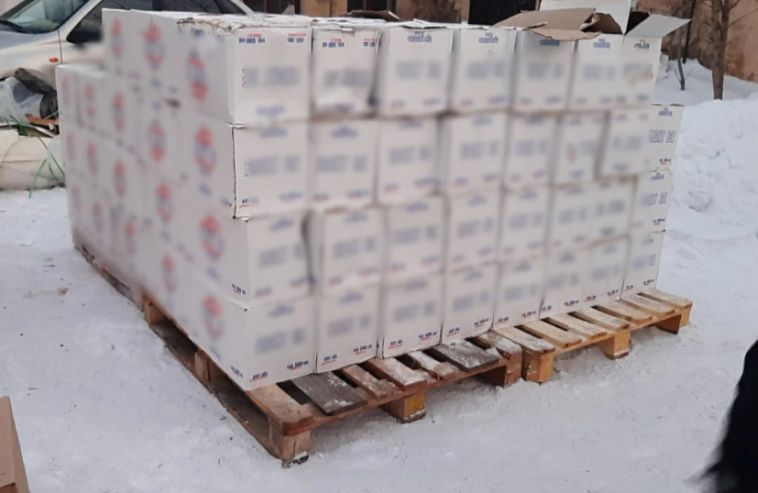 В Магнитогорске полицейские нашли склад с 6 тыс. литров незаконного алкоголя