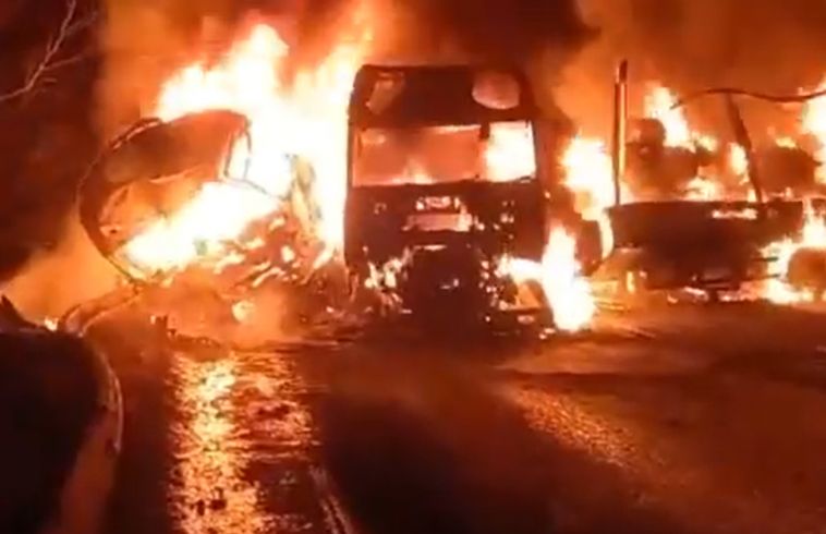 На южноуральской трассе в результате ДТП загорелись два грузовика