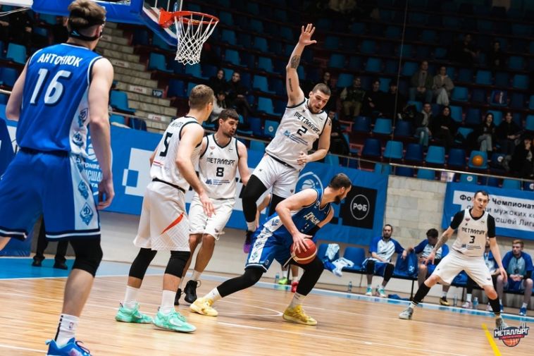 Магнитогорская баскетбольная команда выиграла регулярный чемпионат Высшей лиги