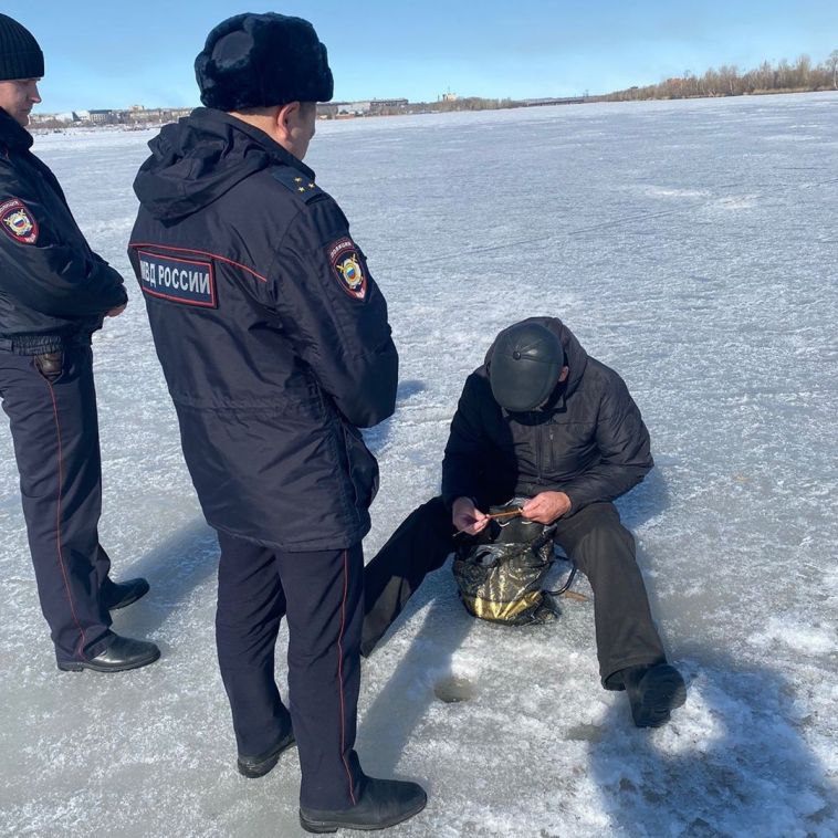 Ловили рыбаков на тонком льду: на Урале прошёл рейд