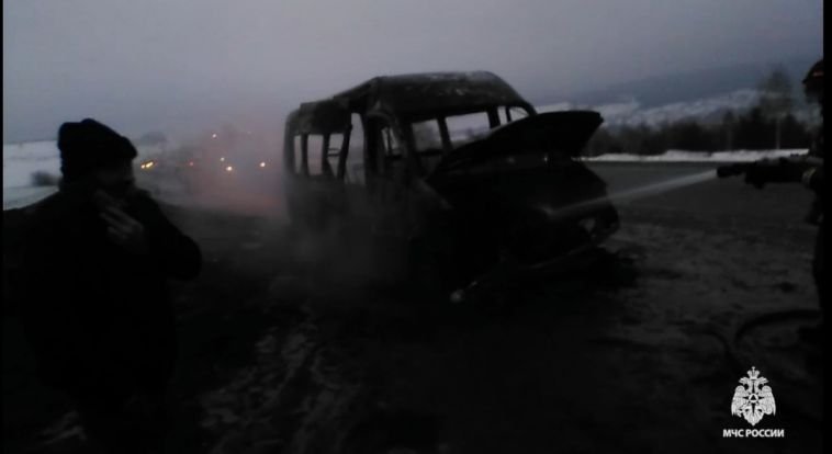 В Челябинской области выгорел пассажирский микроавтобус