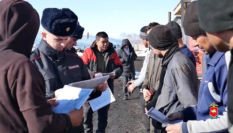 В Челябинской области задержали четырех иностранцев, находившихся в розыске