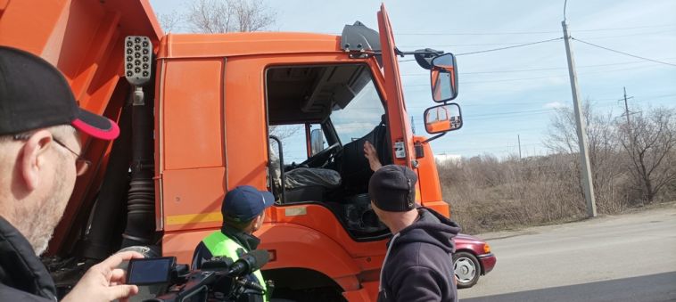 В Магнитогорске сотрудники Госавтоинспекции проверили водителей грузовиков