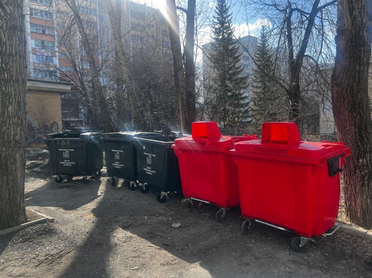Новые мусорные контейнеры установили в Магнитогорске