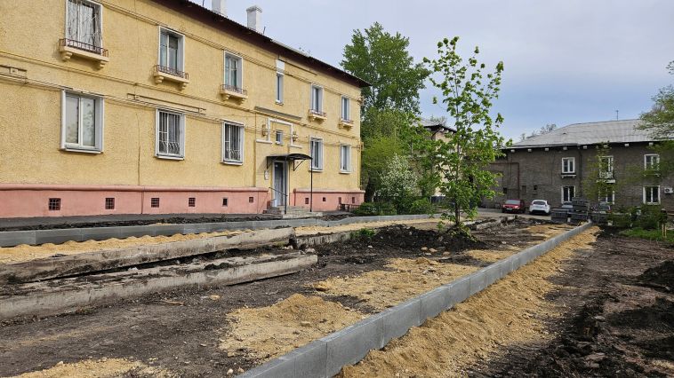 В Магнитогорске продолжается благоустройство дворов в Ленинском районе